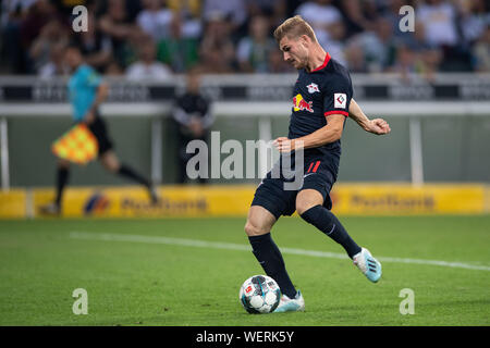 Il 30 agosto 2019, la Renania settentrionale-Vestfalia, Mönchengladbach: Calcio - Bundesliga, Borussia Mönchengladbach - RB Leipzig, Giornata 3. Leipzig Timo Werner i punteggi 2:0. Foto: Marius Becker/dpa - NOTA IMPORTANTE: In conformità con i requisiti del DFL Deutsche Fußball Liga o la DFB Deutscher Fußball-Bund, è vietato utilizzare o hanno utilizzato fotografie scattate allo stadio e/o la partita in forma di sequenza di immagini e/o video-come sequenze di foto. Foto Stock