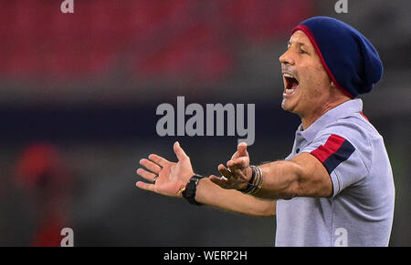 Bologna, Italia, 30 Ago 2019, SNISA MHAJLOVIC, ALLENATORE DI BOLOGNA, i gesti dai margini. Durante Bologna Vs Spal - Calcio italiano di Serie A uomini campionato - Credito: LPS/Franco Debernardi/Alamy Live News Foto Stock