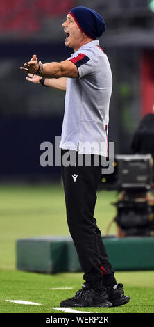 Bologna, Italia, 30 Ago 2019, SNISA MHAJLOVIC, ALLENATORE DI BOLOGNA, i gesti dai margini. Durante Bologna Vs Spal - Calcio italiano di Serie A uomini campionato - Credito: LPS/Franco Debernardi/Alamy Live News Foto Stock