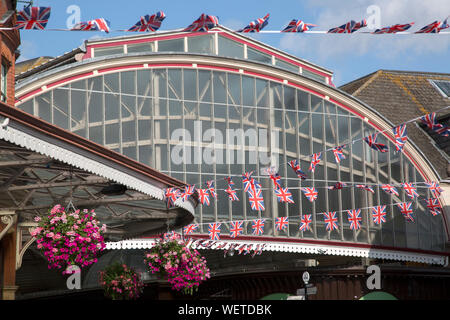 Tetto di Windsor Royal Shopping; Londra, England, Regno Unito Foto Stock