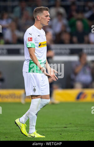 Il 30 agosto 2019, la Renania settentrionale-Vestfalia, Mönchengladbach: Calcio - Bundesliga, Borussia Mönchengladbach - RB Leipzig, Giornata 3. Gladbach's Matthias Ginter reagisce durante il gioco. Foto: Marius Becker/dpa - NOTA IMPORTANTE: In conformità con i requisiti del DFL Deutsche Fußball Liga o la DFB Deutscher Fußball-Bund, è vietato utilizzare o hanno utilizzato fotografie scattate allo stadio e/o la partita in forma di sequenza di immagini e/o video-come sequenze di foto. Foto Stock