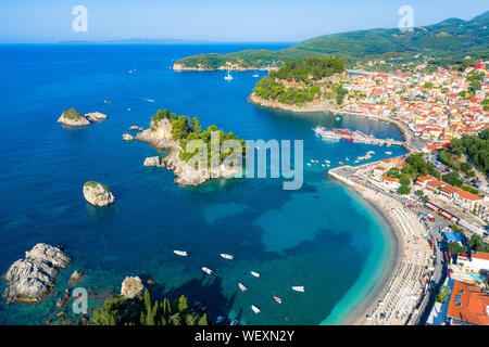 Vista panoramica di scenic Parga città, Grecia Foto Stock