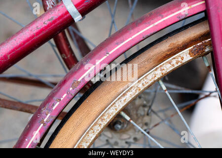 Close-up di vintage BICICLETTE RUOTE Foto Stock