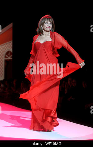 Valerie Harper passeggiate la pista al cuore la verità caduta 2010 Fashion Show durante la Mercedes-Benz della settimana della moda presso la tenda al Bryant Park di New York City. Febbraio 11, 2010. Credito: Dennis Van Tine/MediaPunch Foto Stock