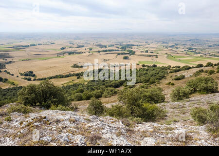 Pianura di Castilla visto dal Parco Naturale di Montes Obarenes, provincia di Burgos, Spagna Foto Stock