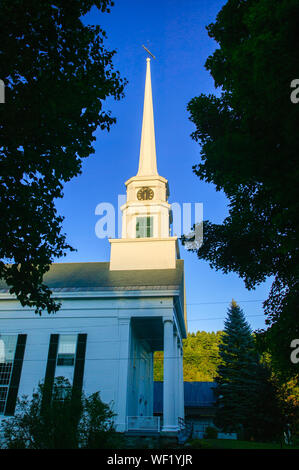 Parte anteriore del Stowe chiesa della Comunità nella pittoresca Stowe Vermont, USA Foto Stock