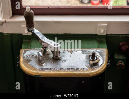 Leva di comando per la funicolare tramcar a Lisbona Foto Stock