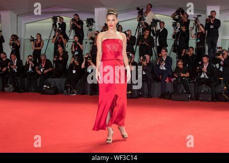 Barbara Palvin assiste la premiere di 'Seberg' durante il 76° Festival del Cinema di Venezia al Palazzo del Cinema al Lido di Venezia, Italia, il 30 agosto 2019. | Utilizzo di tutto il mondo Foto Stock