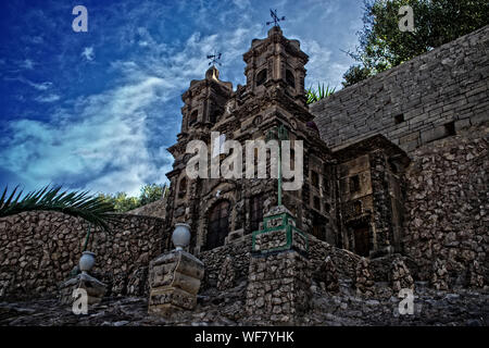 Una vecchia chiesa barocca in Gharghur, Malta dedicata a San Bartolomeo. Foto Stock