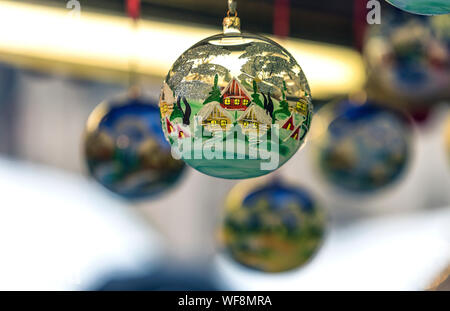 Decorazione della sfera di cristallo di Natale Foto Stock