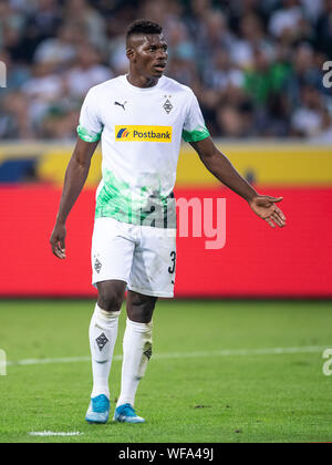 Il 30 agosto 2019, la Renania settentrionale-Vestfalia, Mönchengladbach: Calcio - Bundesliga, Borussia Mönchengladbach - RB Leipzig, Giornata 3. Gladbach's Breel Embolo reagisce durante il gioco. Foto: Marius Becker/dpa - NOTA IMPORTANTE: In conformità con i requisiti del DFL Deutsche Fußball Liga o la DFB Deutscher Fußball-Bund, è vietato utilizzare o hanno utilizzato fotografie scattate allo stadio e/o la partita in forma di sequenza di immagini e/o video-come sequenze di foto. Foto Stock