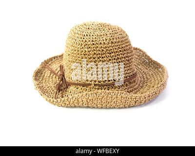 Vintage cappello di paglia, parzialmente aperta, tessuti isolati su sfondo bianco. Dritto vista frontale, Donna Summer giallo cappello di paglia con il nastro Foto Stock