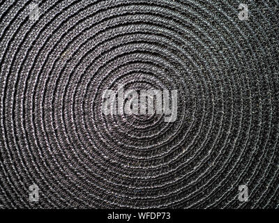 Abstract di nero superficie di tessuto con cerchi a spirale Foto Stock