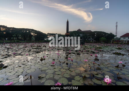 Monumen Tugu Balai Kota Alun Alun Malang situato nel centro della città Malang East Java Indonesia Foto Stock