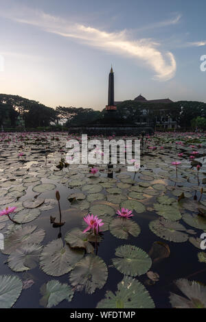 Monumen Tugu Balai Kota Alun Alun Malang situato nel centro della città Malang East Java Indonesia Foto Stock