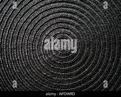 Abstract di nero superficie di tessuto con cerchi a spirale Foto Stock