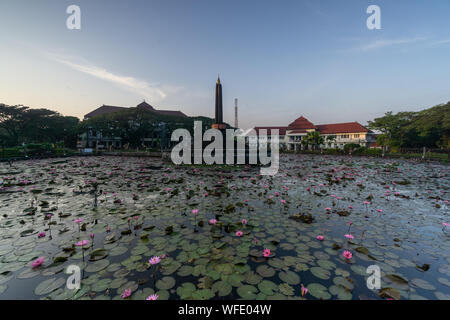 Monumen Tugu Balai Kota Alun Alun Malang situato nel centro della città Malang East Java Indonesia Foto Stock