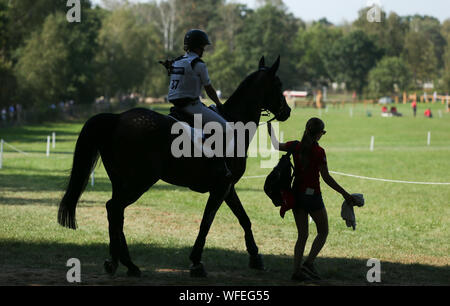 Luhmuhlen, Germania. 31 Agosto, 2019. Il 31 agosto 2019, Bassa Sassonia, Luhmühlen: sport equestri, eventing, Campionati Europei: il tedesco eventing rider Josefa Sommer su Hamilton è preso il cross-country la concorrenza. Foto: Friso Gentsch dpa/credito: dpa picture alliance/Alamy Live News Foto Stock