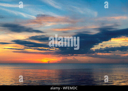 Sunrise dalla Ocean Beach in Key Biscayne, Florida