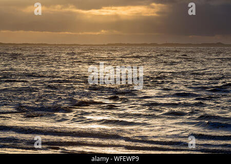 Norderney, Weststrand, Strand, Meer, Brandung, Wolken, Insel Juist, Sonnenuntergang Foto Stock