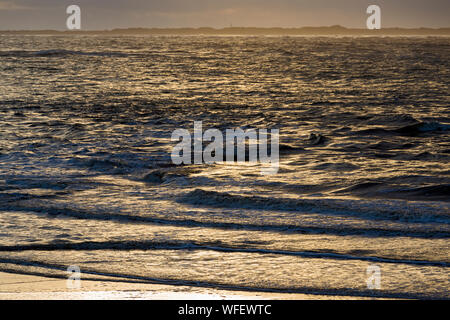 Norderney, Weststrand, Strand, Meer, Brandung, Wolken, Insel Juist, Sonnenuntergang Foto Stock