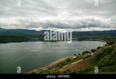 Antenna vista panoramica al Lago esclude in Nord Macedonia Foto Stock