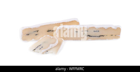 Formaggio di bianco e blu con stampo. Formaggio fresco isolato su sfondo bianco Foto Stock