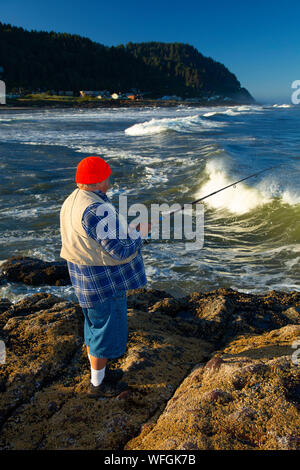 Surf, pesca Yachats parco statale, Oregon Foto Stock