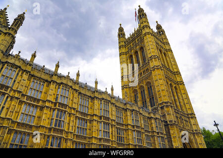 Londra, Gran Bretagna - 22 Maggio 2016: bella vista del Palazzo di Westminster, la Casa del Parlamento, il parlamento del Regno Unito Foto Stock