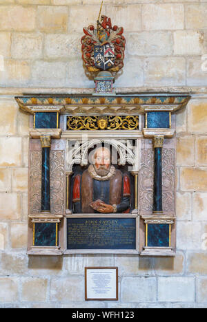 Memorial a locale padre e figlio dignitari John e William Cawley in Chichester Cathedral, Chichester, capoluogo di contea di West Sussex, Inghilterra meridionale Foto Stock