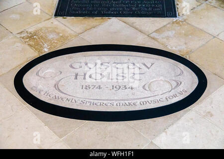 Memoriale al compositore Gustav Holst in Chichester Cathedral in Chichester, una città e capoluogo di contea di West Sussex, Inghilterra meridionale, Regno Unito Foto Stock