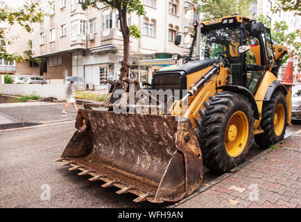 Macchina di scavo per lo scavo di terreni e asfalto Foto Stock