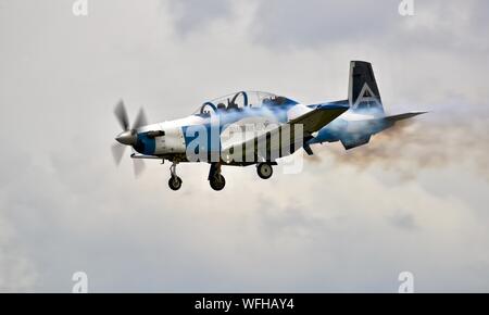 Hellenic Air Force Beechcraft T-6un texano II Demo team airborne al 2019 Royal International Air Tattoo Foto Stock