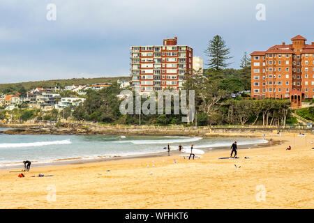 Surfisti a Manly Beach Sydney NSW AUstralia. Foto Stock