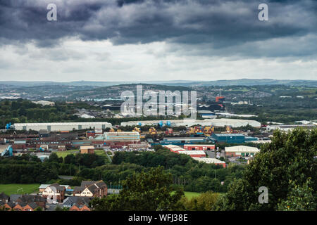 Rotherham in alto vista verso Sheffield e Derbyshire hills Foto Stock