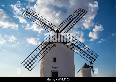 Mulini a vento di Don Chisciotte della Mancia Consuegra Spagna i mulini di Consuegra sono una serie di mulini situato nel cosiddetto 'Calderico hill' Foto Stock