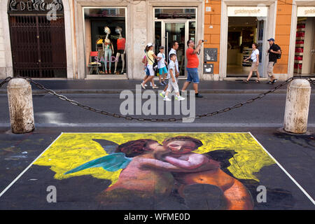 Lämour et Psyché, una pittura ottocentesca da William Adolphe Bouguereau, rifatta da un artista di strada nel centro di Roma Foto Stock