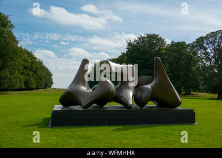 Tre pezzi vertebre di sculture di Henry Moore Houghton Hall Foto Stock