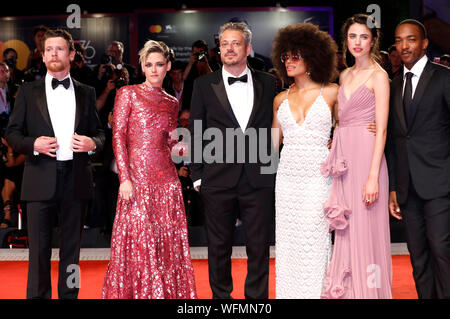 Jack O'Connell, Kristen Stewart, Benedetto Andrews, Zazie Beetz, Margaret Qualley e Anthony Mackie alla premiere di 'Seberg' alla Biennale di Venezia 2019/76th Venice International Film Festival presso il Palazzo del Cinema. Venezia, 30.08.2019 | Utilizzo di tutto il mondo Foto Stock