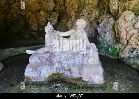 Francia, Cote d'Or, fonte Seine, sito delle sorgenti del fiume Senna, statua della ninfa personificando la Senna Foto Stock