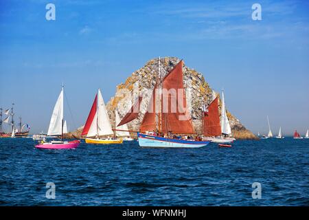 Francia, Finisterre, Brest, AMBIANCE - Grande parata di Brest in Douarnenez - International Festival MARITTIMO Brest 2016 Foto Stock