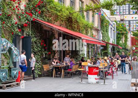 La Georgia, Tbilisi, Chugureti district, La Fabrika è un alternativa multifunzionale centro culturale ospitato in un ex sovietica fabbrica di cucitura Foto Stock