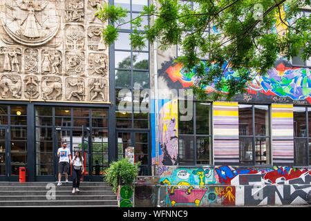 La Georgia, Tbilisi, Chugureti district, La Fabrika è un alternativa multifunzionale centro culturale ospitato in un ex sovietica fabbrica di cucitura Foto Stock