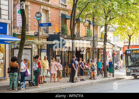 Francia, Parigi, quindicesimo arrondissement, intersezione di Rue de Vaugirard e Rue de la Convention Foto Stock