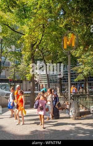 Francia, Parigi, quindicesimo arrondissement, intersezione di Rue de Vaugirard e Rue de la Convention Foto Stock