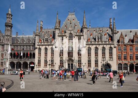 Belgio Fiandre Occidentali, Bruges, centro storico elencati come patrimonio mondiale dell UNESCO, Grand Place Provinciaal Hof o palazzo provinciale Foto Stock