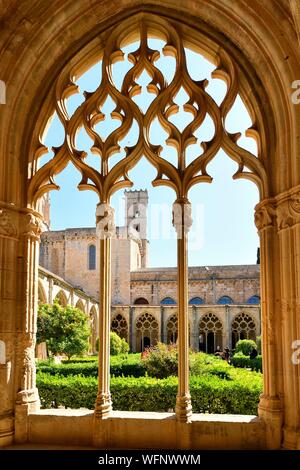 In Spagna, in Catalogna, provincia di Tarragona, Alt Camp comarca, La Ruta del Cister, Aiguamurcia, monastero di Santes Creus, il chiostro Foto Stock