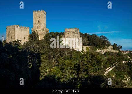 L'Italia, sicilia, Erice, fortificata città medievale al di sopra di Trapani, Castello di Venere, fortezza normanna dal XII secolo Foto Stock