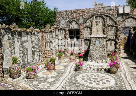 Francia, Eure et Loir, Chartres, casa Picassiette, museo, entrata Foto Stock