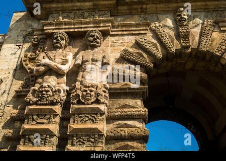 L'Italia, in Sicilia, a Palermo, il palazzo dei re normanni, dal XII secolo e la prima fortezza punica, Roman Fort, castello di arabo emiri, e infine sede del regionale gruppo siciliano, Porta Nuova Foto Stock